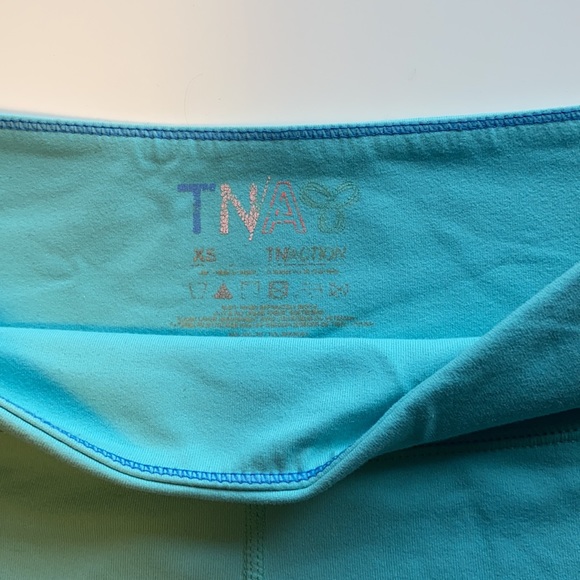 ✨SOLD✨TNA Spandex Shorts - Picture 3 of 5